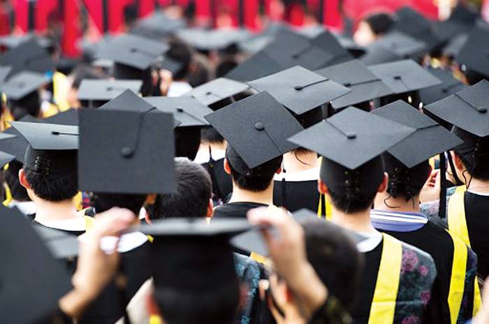 خريجون مع وقف التنفيذ! جامعة الـ"AUCE"تمتنع عن تسليم الشهادات الجامعيّة لطلابها