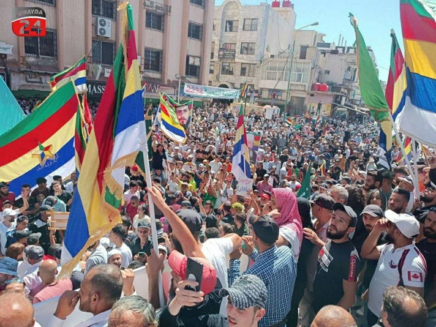 الجيش لن يدخل السويداء... والمطالب المحقة للمعالجة... والتحرّكات لم تتمدّد
الحناوي لمشايخ لبنان وسوريا : لتحقيق المطالب تحت سقف الوطن