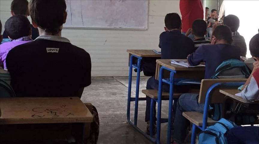 التغيير الديموغرافي الأخطر بدأ من القطاع التربوي... والدمج بات امراً واقعاً... 700 ألف طالب سوري في المدارس اللبنانيّة!
عضو لجنة الأساتذة المتعاقدين في الأساسي لـ "الديار": الدول المانحة أبلغت وزير التربية انها لن تدعم ساعات المعلّمين في الدوام الصباحي
ممثلة المتعاقدين في الثانوي لـ "الديار": يجب