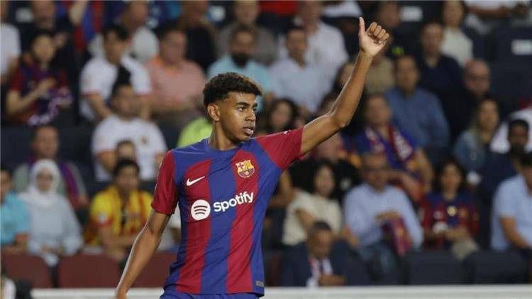 "جوهرة" النادي باقية حتى 2026... برشلونة يمدد عقد لامين يامال ويحميه بـ"مليار" يورو
