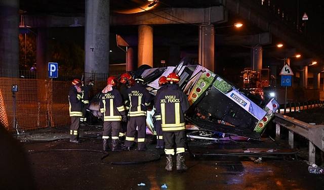 أكثر من 20 قتيل وعدد من الجرحى والمفقودين جراء سقوط حافلة في إيطاليا