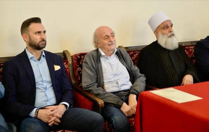 اجتماع موّسع في دار طائفة الموّحدين الدروز
جنبلاط: نؤيد الحراك السلمي في جبل العرب
أبي المنى: ليبقَ حراك السويداء سلمياً ووطنياً