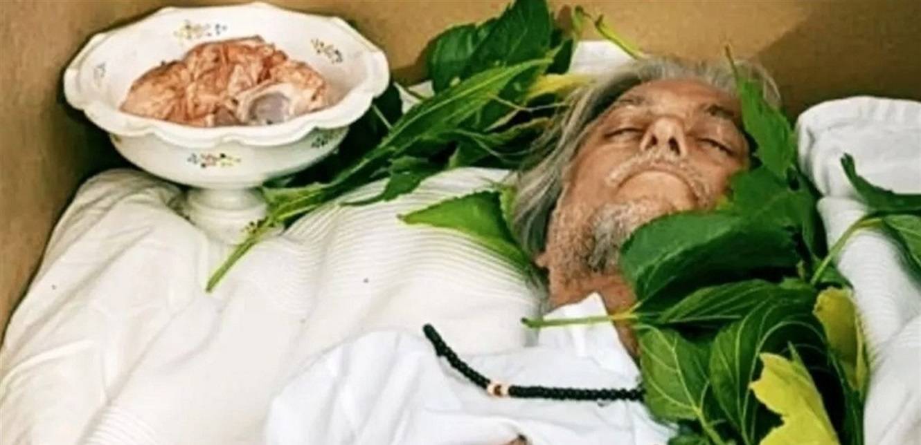 كاتب مشهور دفن نفسه حياً لساعة كاملة!