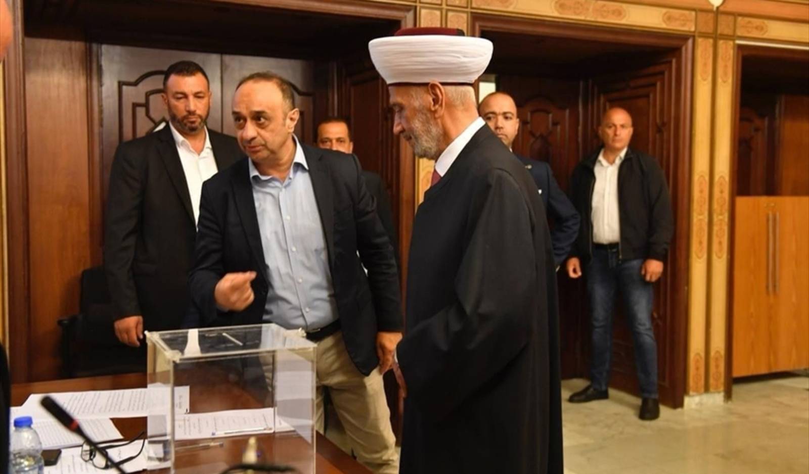 "تيار المستقبل" يُثبت حضوره في المناطق
المفتي يُعيّن الأعضاء الثمانية لإكمال أعضاء المجلس خلال 10 أيام