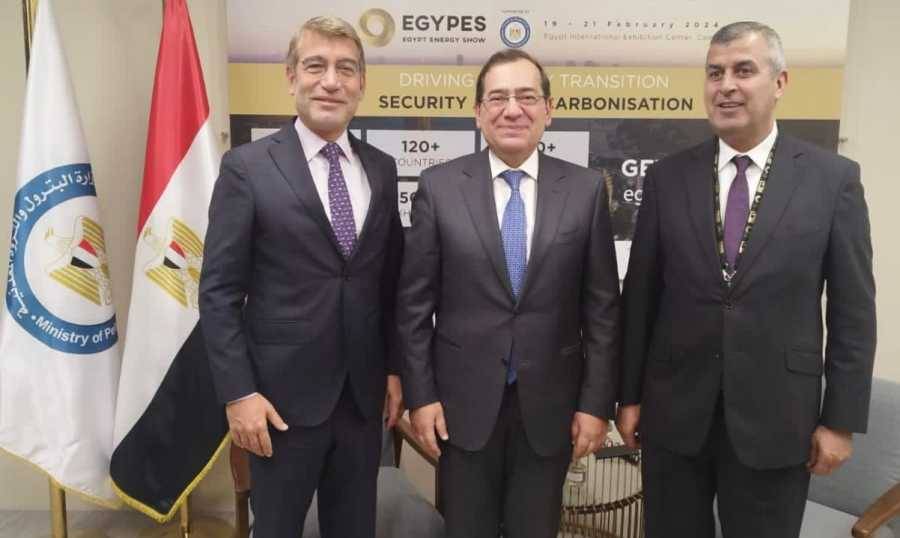 فياض يبحث في الإمارات عن بدائل

لتمويل استجرار الطاقة من مصر والأردن