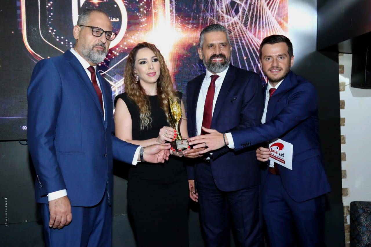 النقيب فريد ابو سعيد مكرما في عيد "خبر عاجل"الخامس عشر