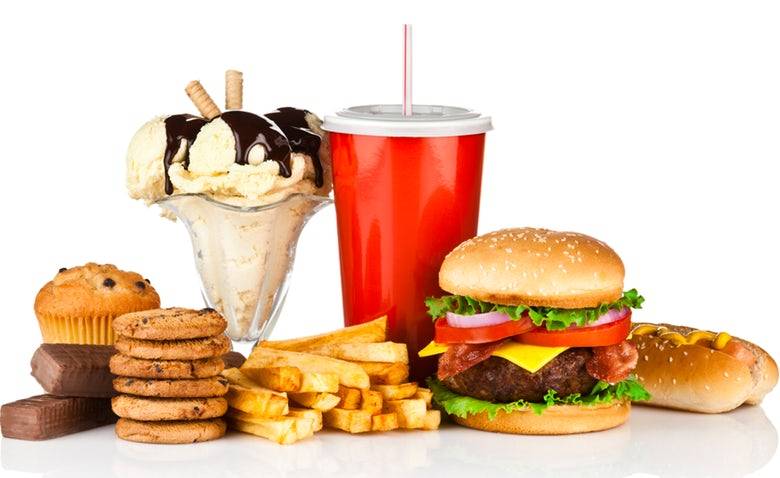 لماذا تعتبر الوجبات السريعة مضرة للصحة؟