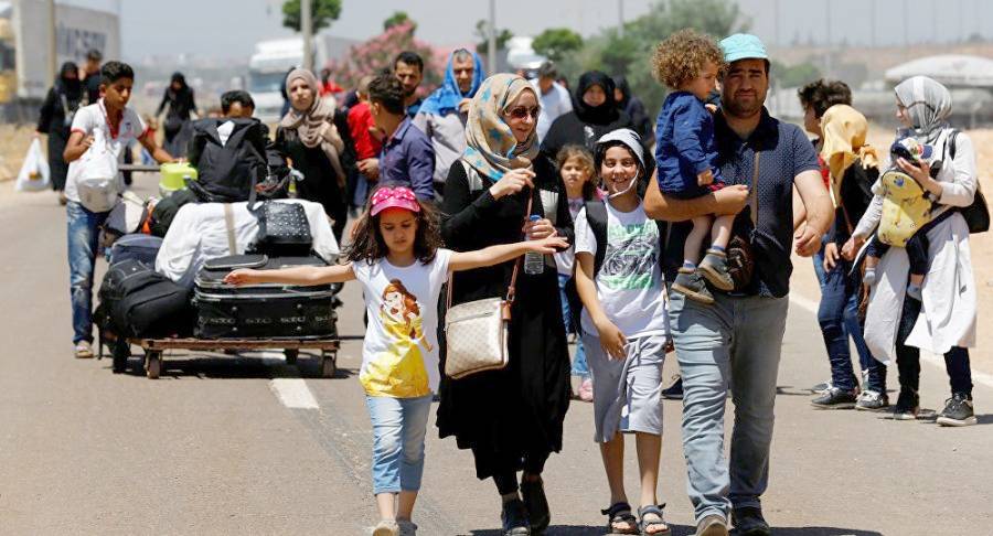 أسلحة حربيّة في خيم النازحين... ماذا يُحضّر للبنان؟