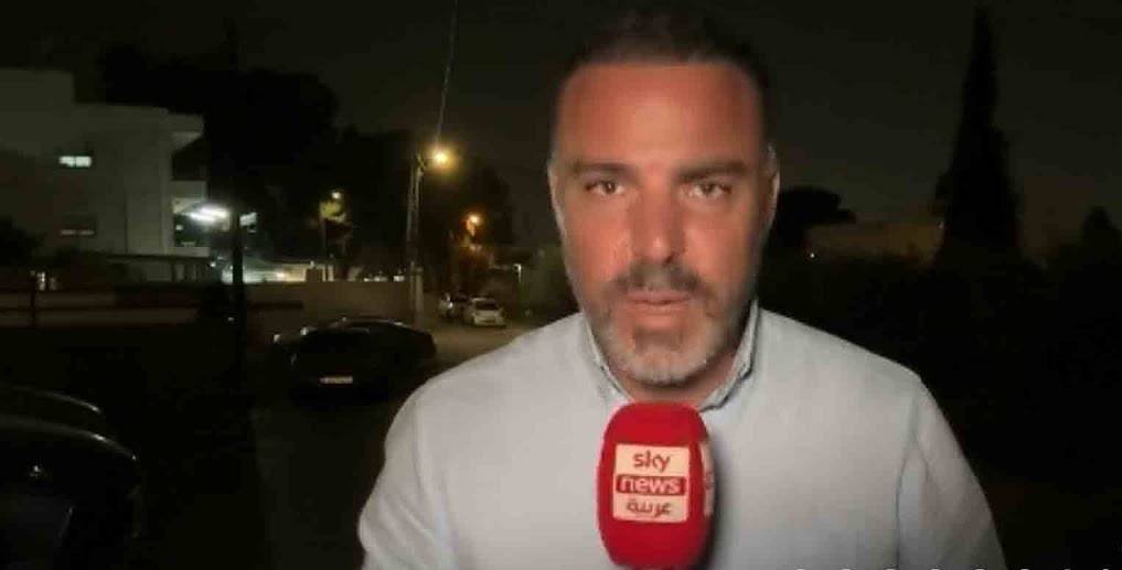 بالفيديو- شرطة الإحتلال تهدّد مراسل بإطلاق النار على رأسه