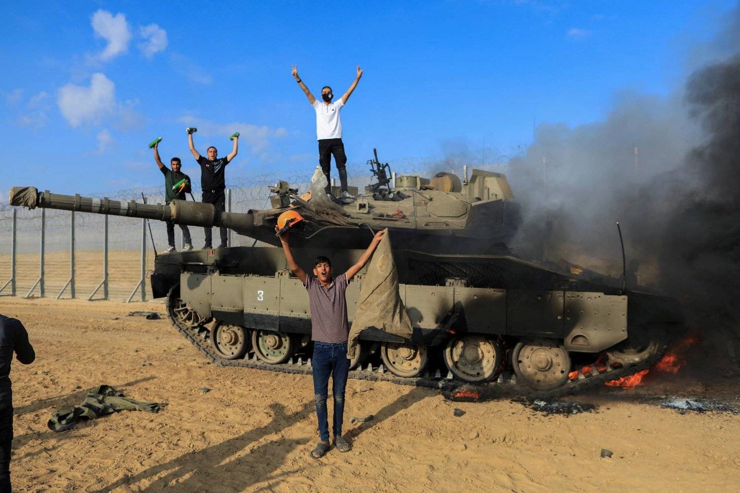 طوفان الأقصى... الفصائل الفلسطينية تعلن النفير العام والرئيس الفلسطيني يعقد اجتماعاً طارئاً