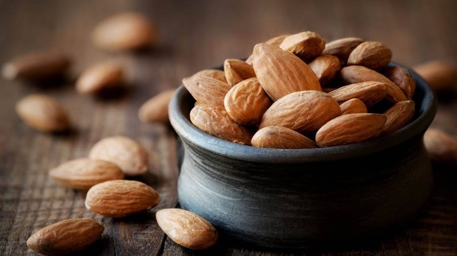 آثار جانبيّة لتناول اللوز بكثرة