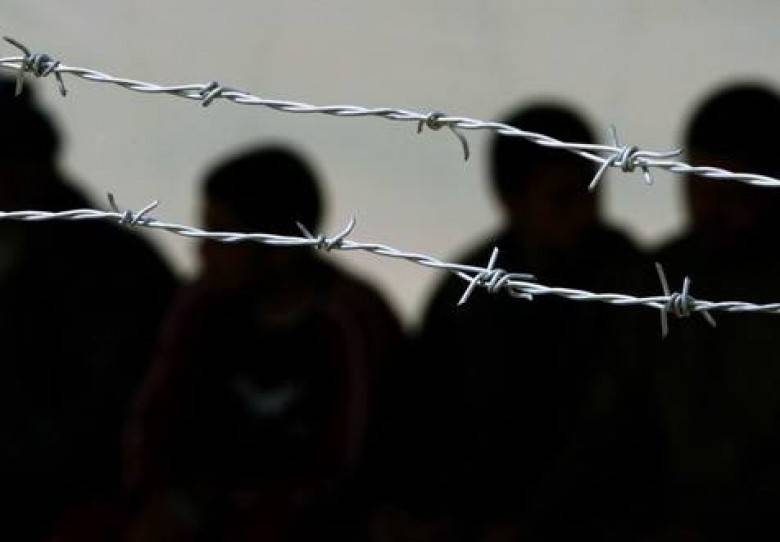 50 أسيرا فلسطينيا يبدأون إضرابا مفتوحا عن الطعام