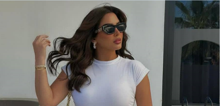 ناز بوشهري أناقة عصرية تخطف الأنظار