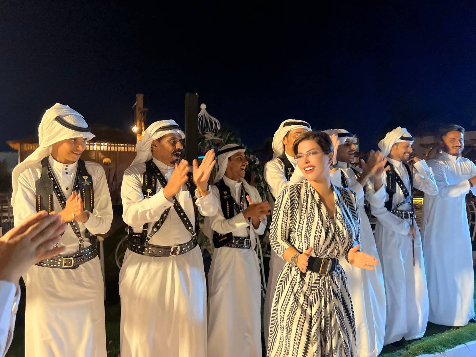 جولة الفنانة شمس في السعودية تتصدر الترند