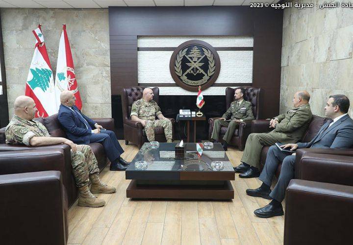 قائد الجيش استقبل
الملحق العسكري الإسباني