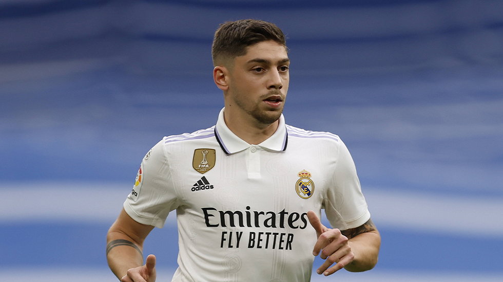 براتب أعلى وشروط مليارية... ريال مدريد يحصن كامافينغا وفالفيردي