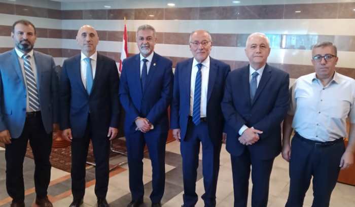 الحلبي أصدر مذكّرة لاستحداث خليّة أزمة
لتأمين استمراريّة العام الدراسي... والتقى زواراً