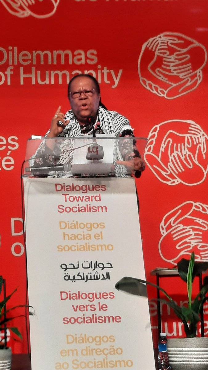 مرتديةً "الكوفية"... وزيرة خارجية جنوب أفريقيا تدعو لمقاطعة "إسرائيل" وتندد بالعدوان على غزة