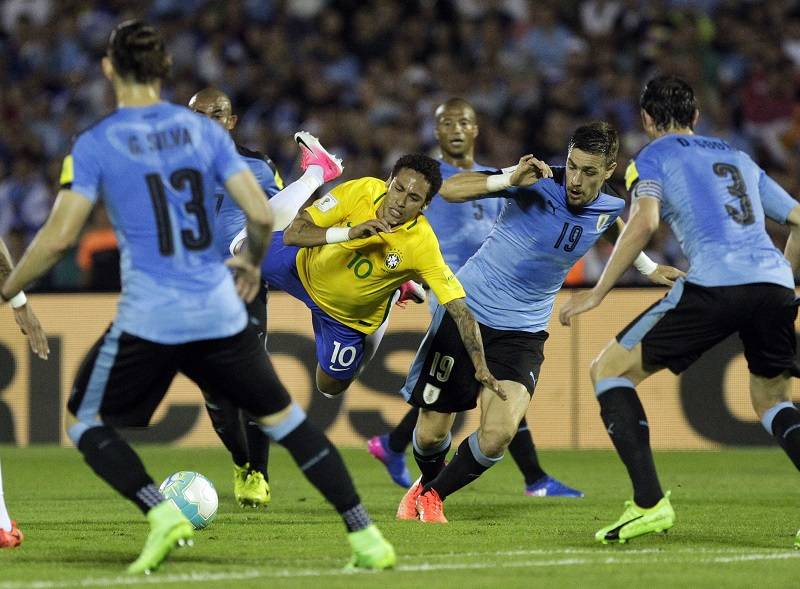كلاسيكو الـ107 سنوات... 10 مباريات لا تُنسى بين البرازيل والأوروغواي