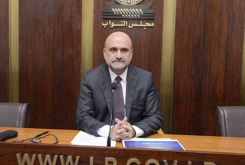 استهل مؤتمره الصحافي بوقفة تضامن مع أهالي غزة
أبي رميا: أوروبا تحضر قراراً جديداً
لدمج النازحين السوريين