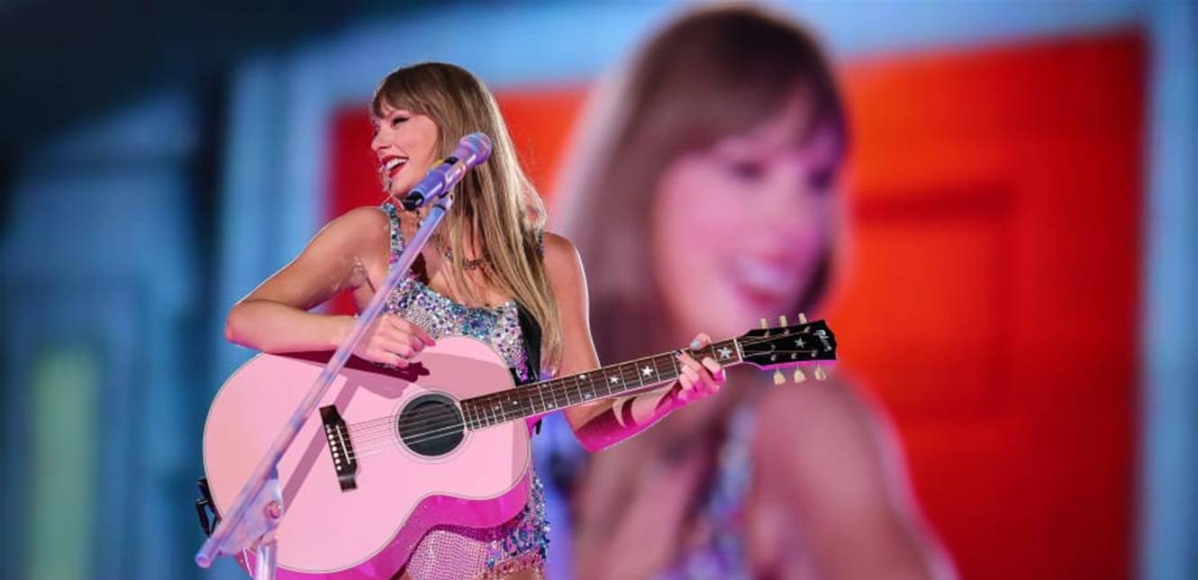 تايلور سويفت تسجل رقماً قياسياً بإيرادات فيلم جولة العصور "The Eras Tour"