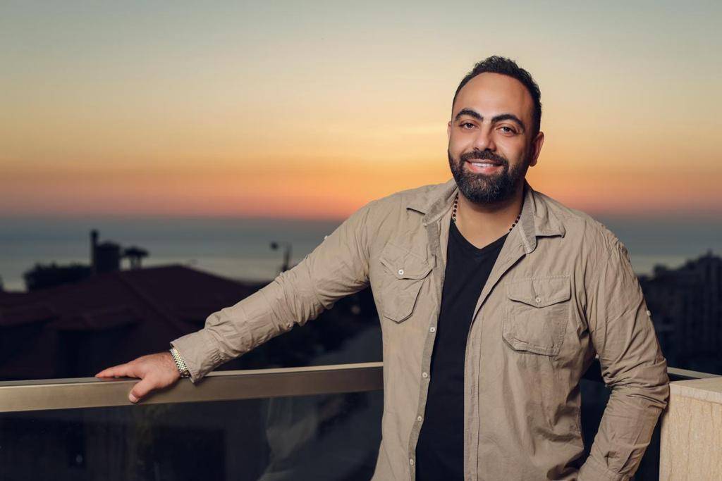 سجال هاشم يعلن تأجيل حفلاته بسبب أوضاع غزة ولبنان