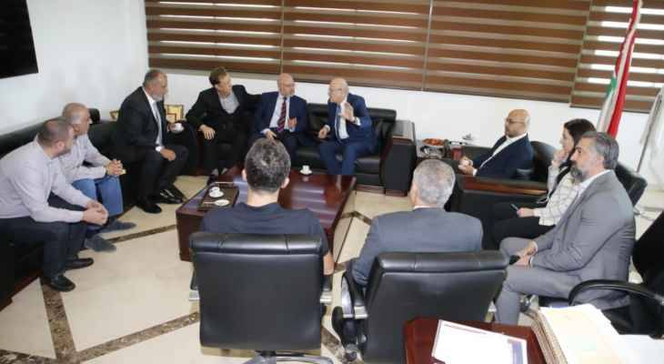 اجتماع حول الخطة الصحية في حالة الطوارئ
ميقاتي: حتى لو كانت إمكانات الحكومة
ضئيلة سندعم خطة وزارة الصحة