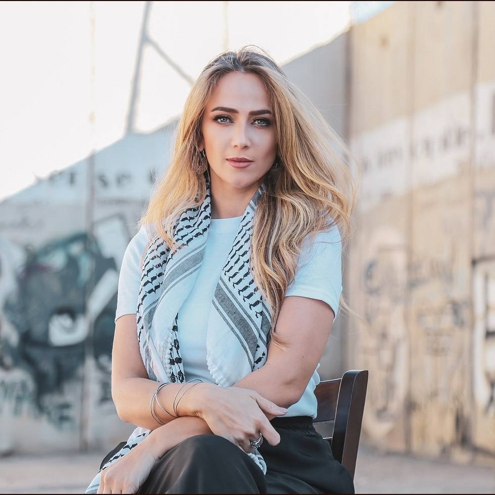 دلال أبو آمنة بلغت قمة الاعتقال