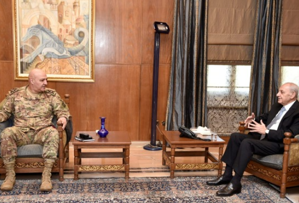 بري بحث مع قائد الجيش في المستجدات
وحيّا دور البرازيل الساعي لوقف العدوان الإسرائيلي