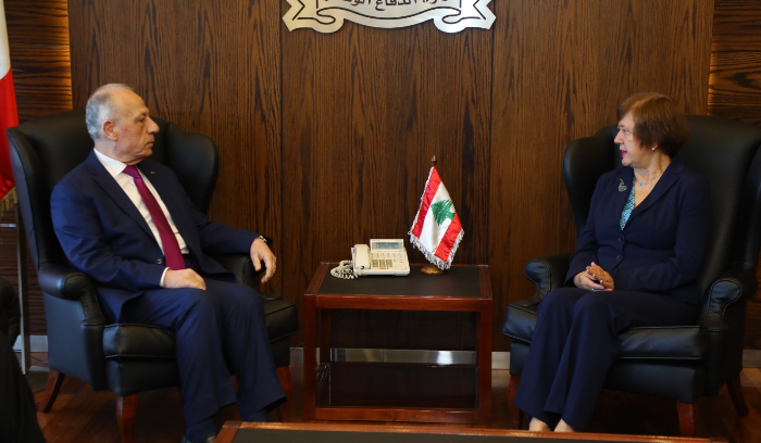 تسلّمت من الخطيب رسالة الى غوتيريش لوقف المجازر في غزة
فرونتسكا: ملتزمون التنسيق بين وحدات الجيش و "اليونيفيل"
سليم: لبنان ملتزم القرارات الدوليّة وحريص على الاستقرار