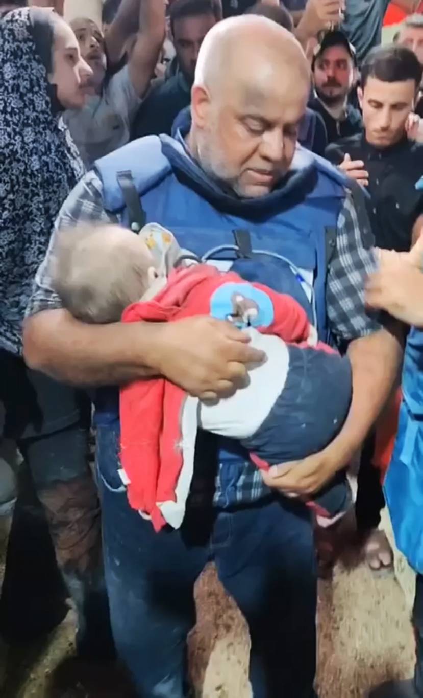 مأساة جديدة: استشهاد عائلة
مراسل الجزيرة وائل الدحدوح