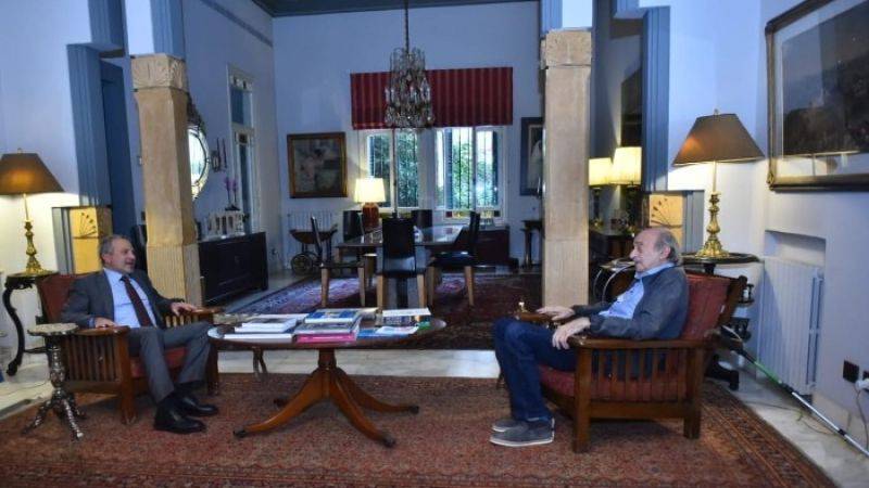 باسيل يخرق الجمود... ويتحرّك بورقة مكتوبة ومحصورة
ميقاتي يتمنى... ورئيس التيار يُؤكد: لا مشكلة بهذا الامر!