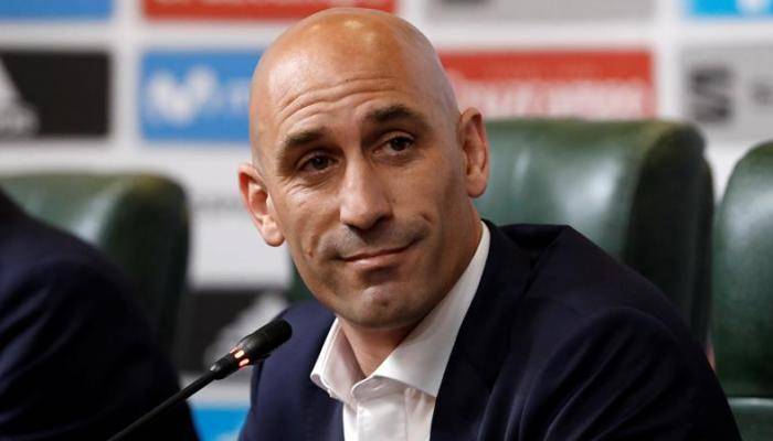 بعد قبلة مونديال السيدات... الفيفا يفرض على روبياليس عقوبة جديدة