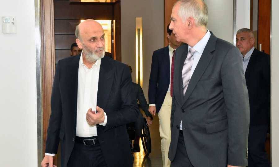 ماغرو توافق مع جعجع تجنيب لبنان الانزلاق نحو الحرب
سليمان: لانتخاب رئيس وتشكيل حكومة طوارىء