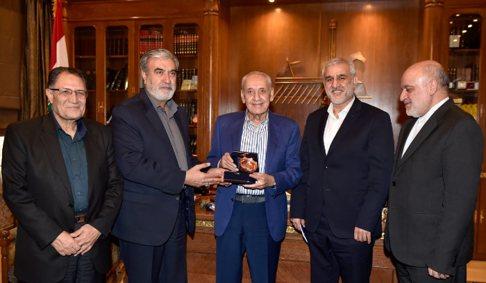 وفد برلماني إيراني عرض مع بري ورعد المستجدات محلياً وإقليمياً
عزيزي: إذا لم يتوقف الكيان الصهيوني عن إجرامه فسيواجه وحدة المقاومة
قاسم: لا يعلم الأميركي والإسرائيلي ما تخبئه الأيام إذا استمر العدوان