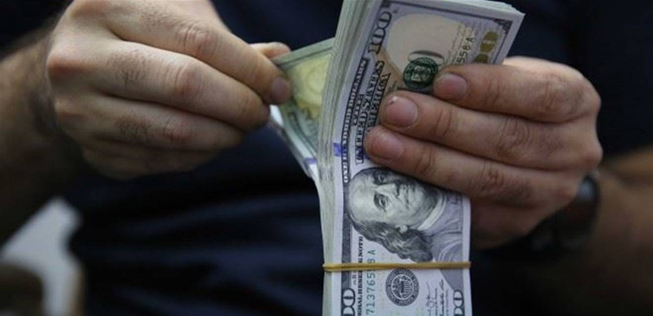 خلال فترة مرضه فنان شهير يتعرّض لسرقة 100 ألف دولار من حسابه من أقرب الناس!