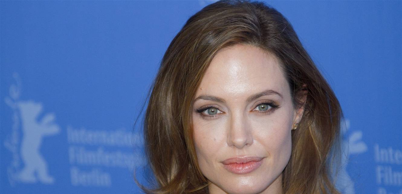 أنجلينا جولي عازمة على تدمير حياة براد بيت.. وصورته