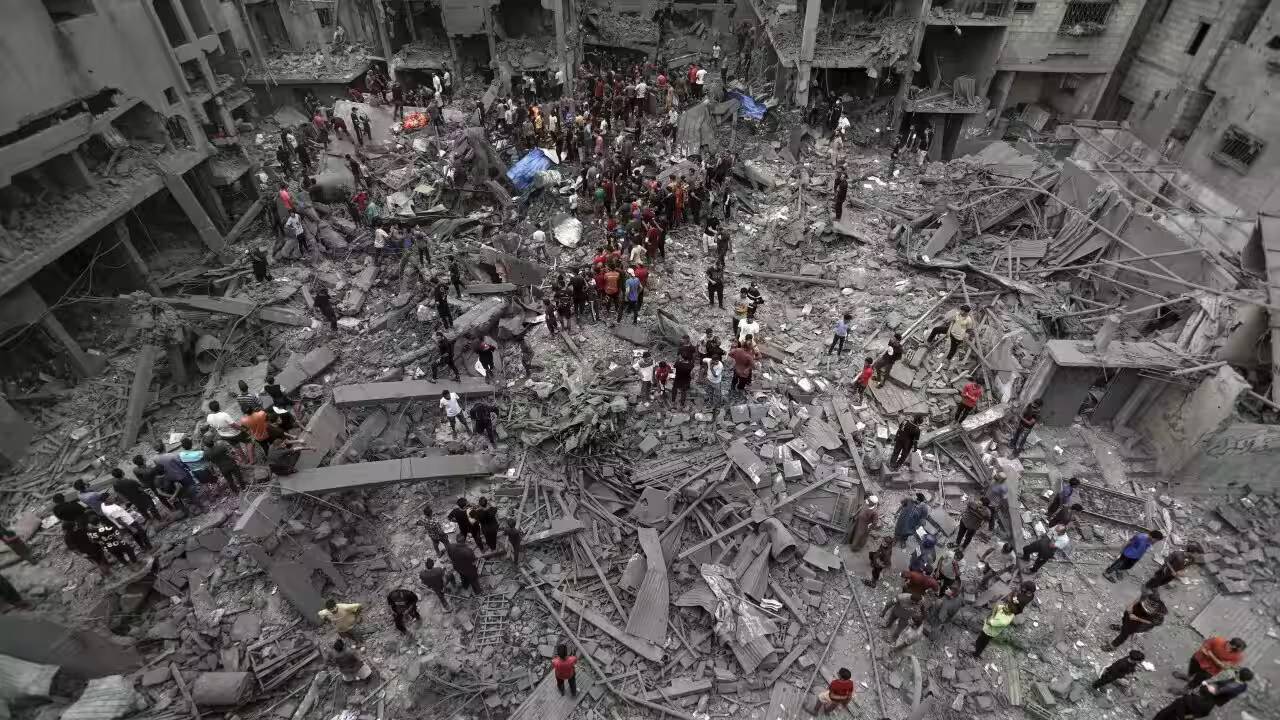 إذا جاءت مذمّتي
من سفّاح للدماء!