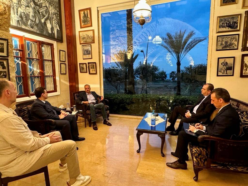 استقبل القائم بأعمال السفارة السوريّة
أرسلان: للتنسيق بين البلدين
وتوحيد الموقف في هذه الظروف