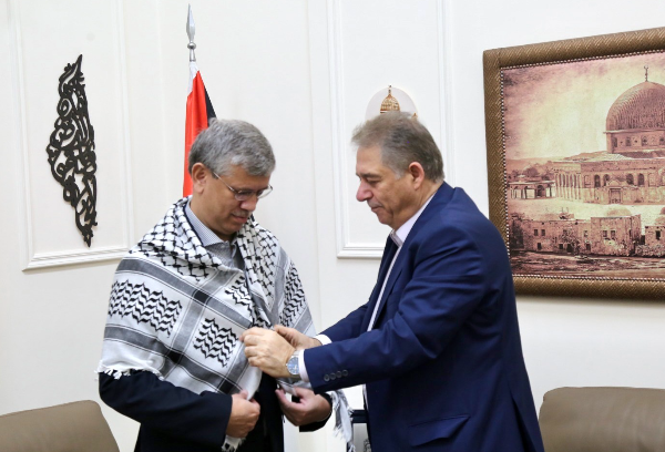 دبور استقبل سفير باكستان وبحثا
في تطوّرات الأوضاع في فلسطين