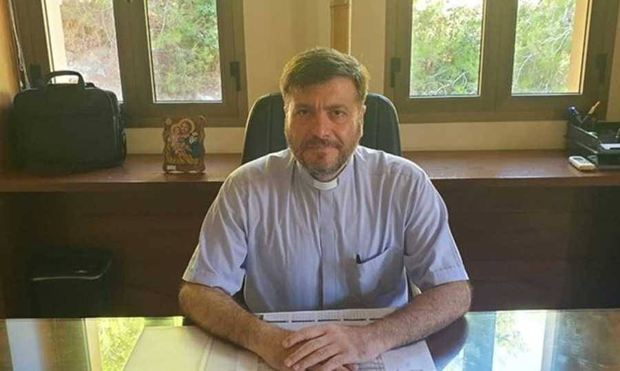 الأب نصر: جزء من الأقساط بالدولار مُساهمة
لتغذية صندوق الدعم والمساعدة على الإستمرار