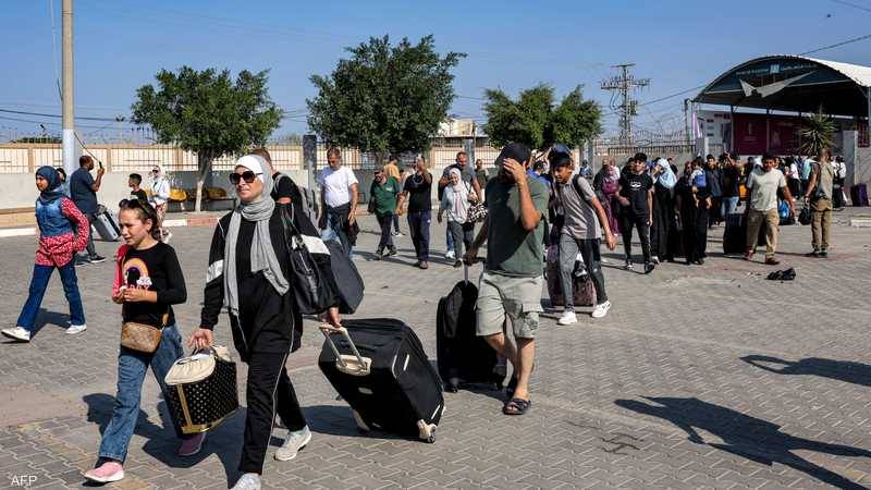 معبر رفح يفتح الطريق لخروج المزيد من الأجانب والمصابين من غزة