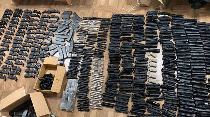 ضبط أجزاء بنادق في شاحنات
بمرفأ طرابلس... وتوقيف مطلوبين في عكار
