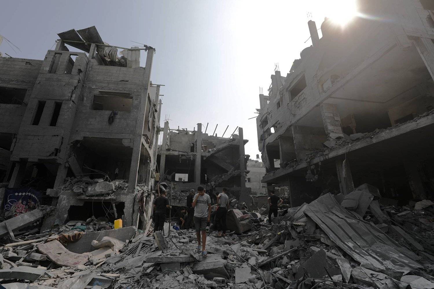 إشتباكات عنيفة في غزة بعد إعلان جيش الإحتلال قسم القطاع إلى شطرين