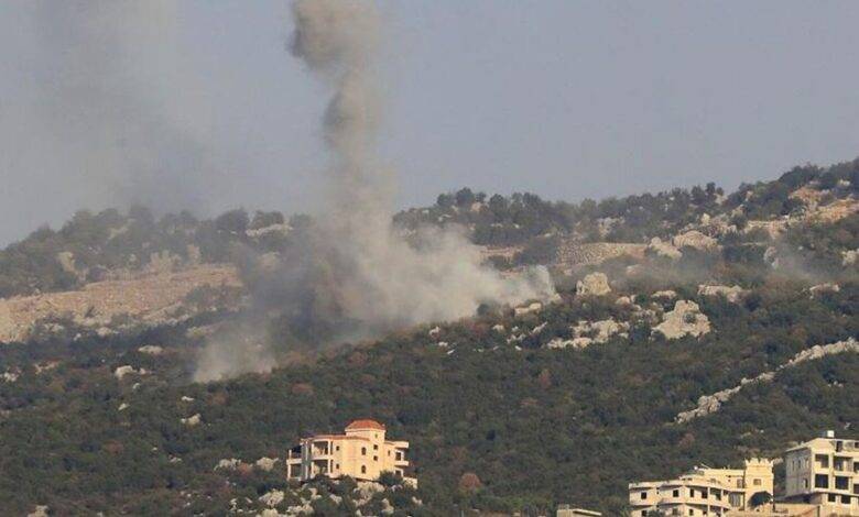 سحب جثماني شهيدين للمقاومة من جبل بلاط قبالة بلدة مروحين في جنوب لبنان