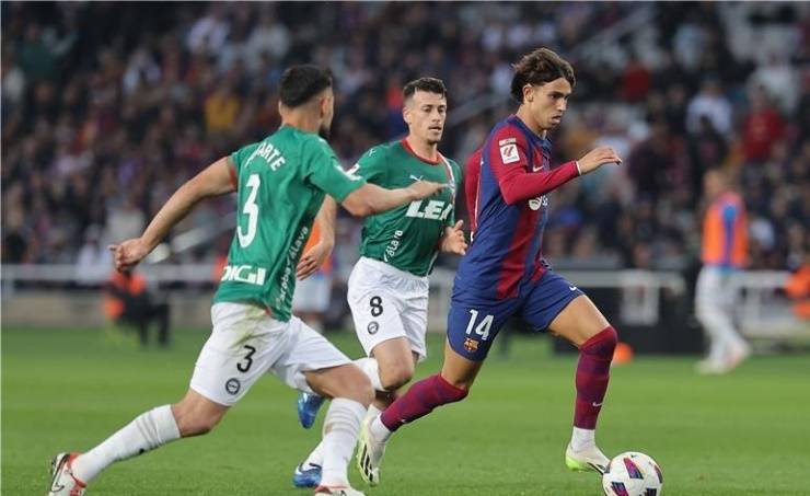 رقم سلبي تاريخي... الأهداف المباغتة
تحرج برشلونة في الدوري الإسباني