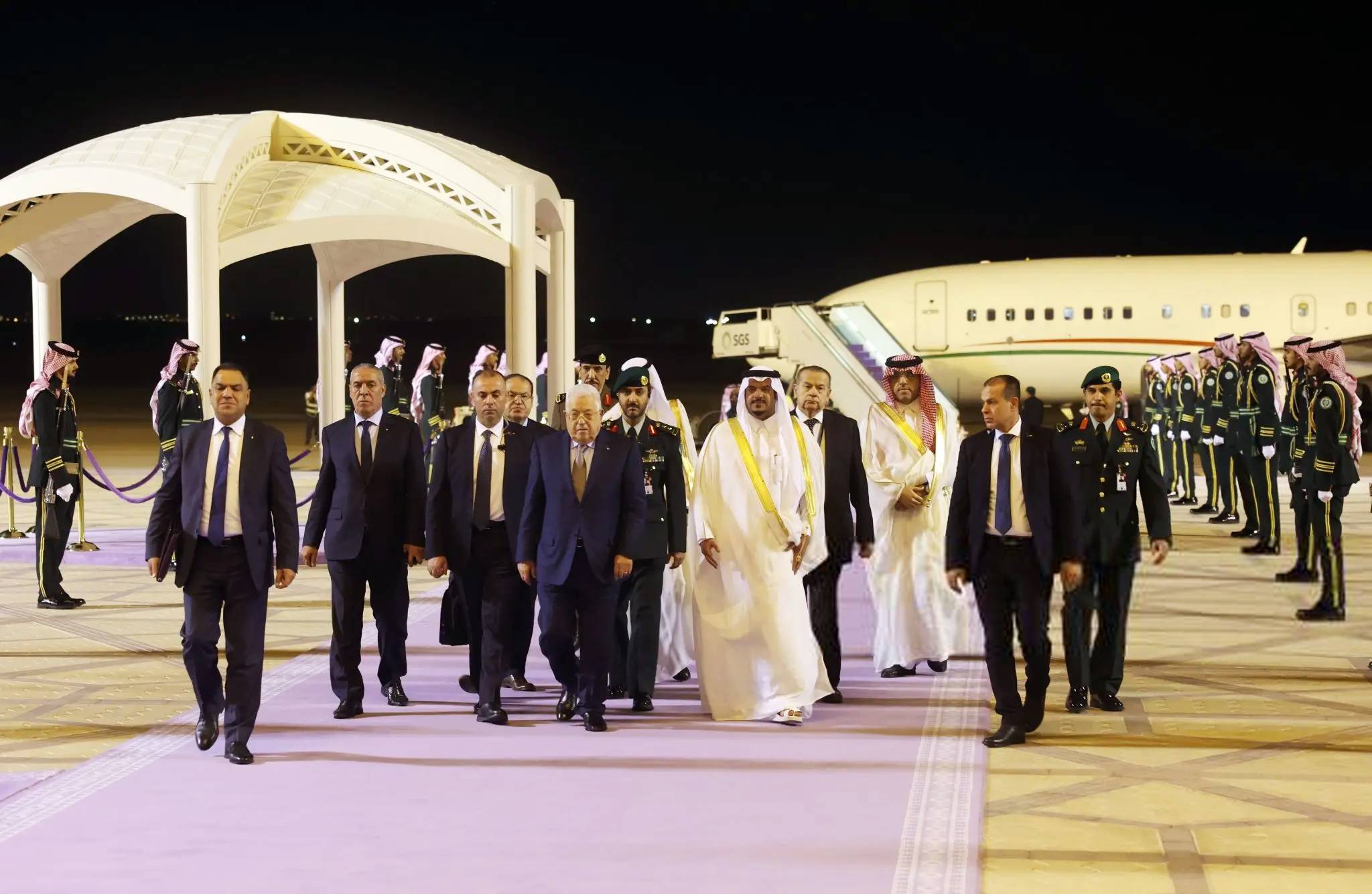 ثلاث قمم في الرياض والقبلة غزة
بن سلمان : نَدين العدوان ويجب وقف تهجير الفلسطينيين