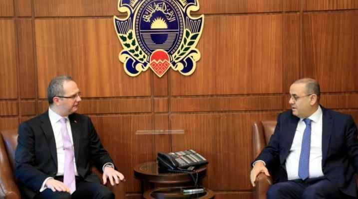 البيسري عرض  مع سفير تركيا
تداعيات الحرب في غزة