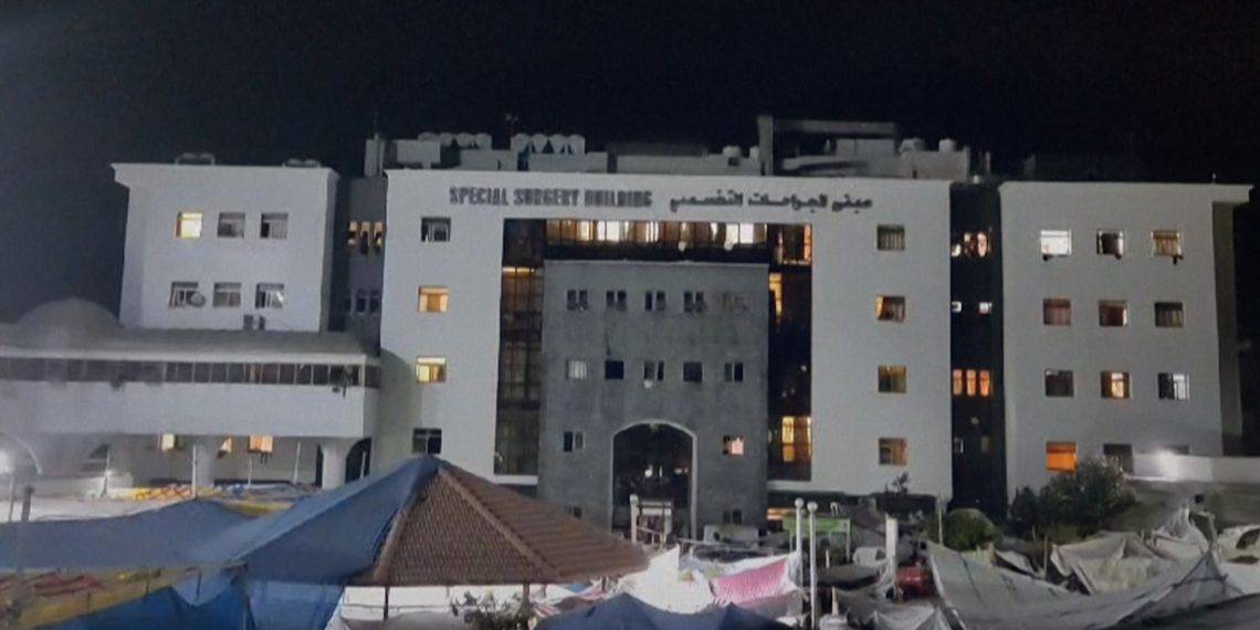 جيش الإحتلال ينسحب من مستشفى الشفاء... ويستمر بمحصارته