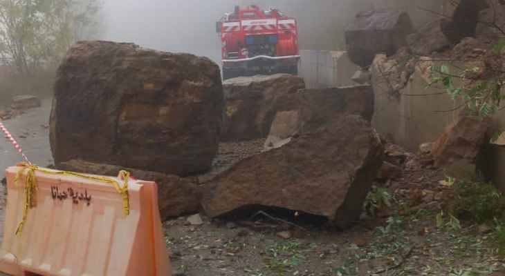 بركٌ ومُستنقعات وانهيارات صخريّة...  بسبب الأمطار الغزيرة